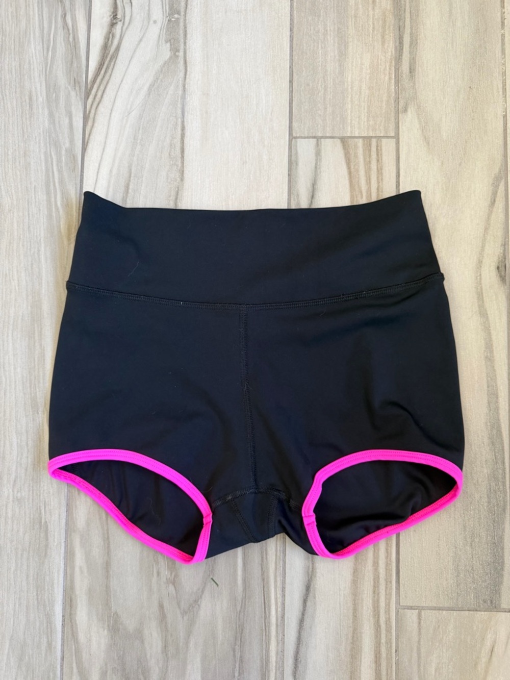 Five the Label everyday 2” shorts with pink piping